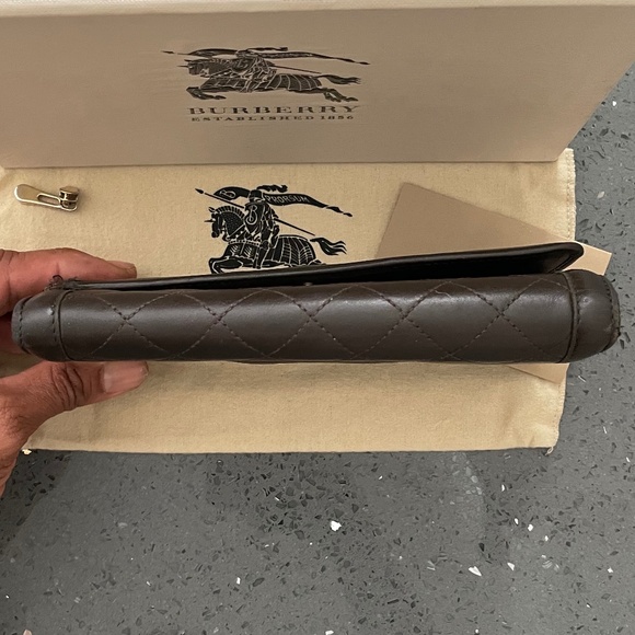BURBERRY QUILTED LEATHER DARK CHOCOLATE BROWN CONTINENTAL LONG WALLET - Picture 13 of 15